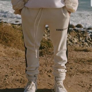 FEAR OF GOD - fog essentials スウェットパンツ クリーム S の通販 by