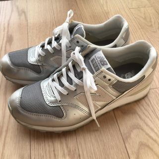 ニューバランス(New Balance)のお値下げしました！二ューバランス 996 シルバー 24.5cm(スニーカー)