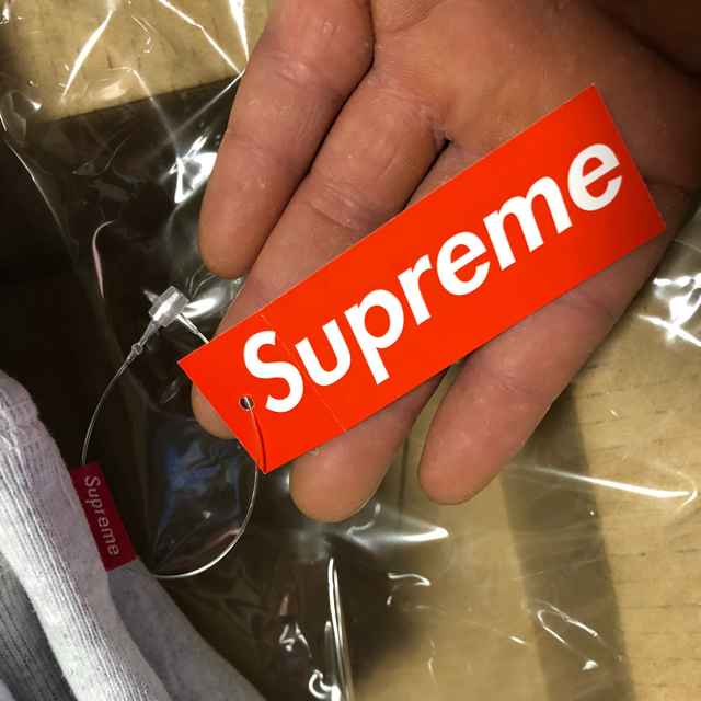 Supreme(シュプリーム)の【新品・送込】supreme Box Logo Crewneck メンズのトップス(スウェット)の商品写真