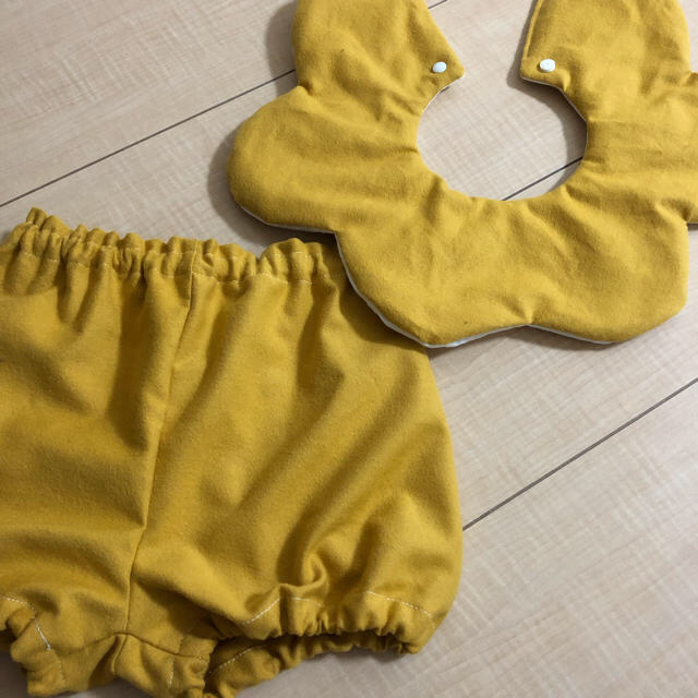 かぼちゃパンツとスタイのセット キッズ/ベビー/マタニティのベビー服(~85cm)(パンツ)の商品写真