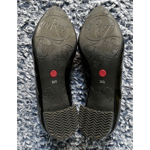 unReef(アンリーフ)の太ヒール　黒エナメル　パンプス レディースの靴/シューズ(ハイヒール/パンプス)の商品写真