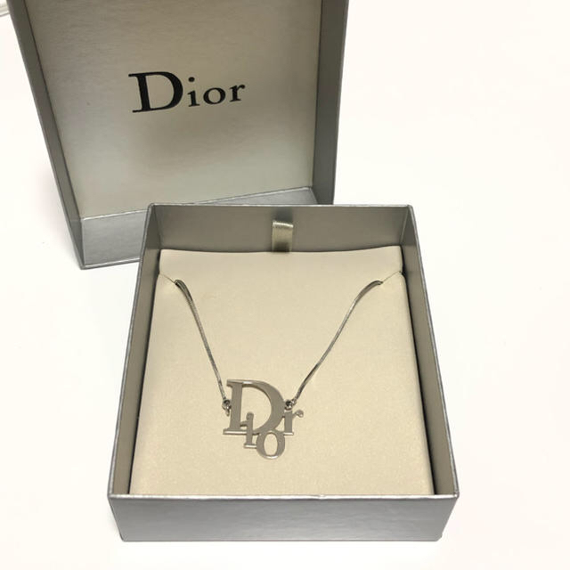 Dior(ディオール)の【新品】Dior ネックレス 箱付き レディースのアクセサリー(ネックレス)の商品写真