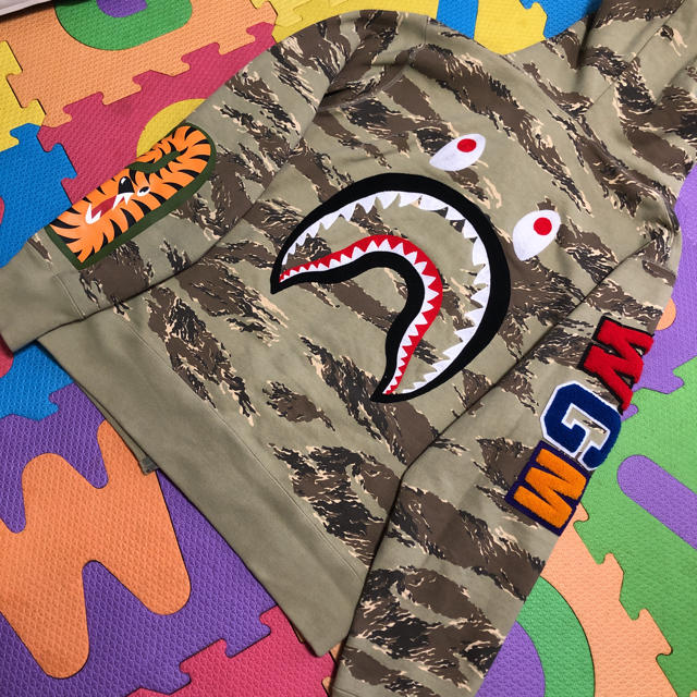 A BATHING APE - 激レア bape エイプ シャークパーカー の通販 by あや ...