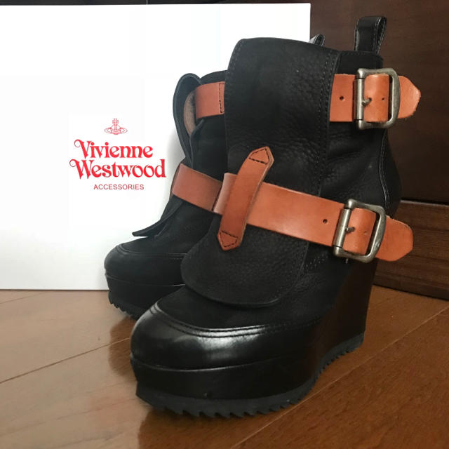 Vivienne Westwood(ヴィヴィアンウエストウッド)のお値下げ☆Vivienne Westwood ウエッジソールショートブーツ黒 レディースの靴/シューズ(ブーツ)の商品写真