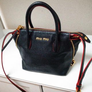 MIU MIU(ハンドバッグ ・ ブラック/黒色系)のフリマアイテム一覧 MIU MIU(ハンドバッグ ・ ブラック/黒色系)のフリマアイテム一覧