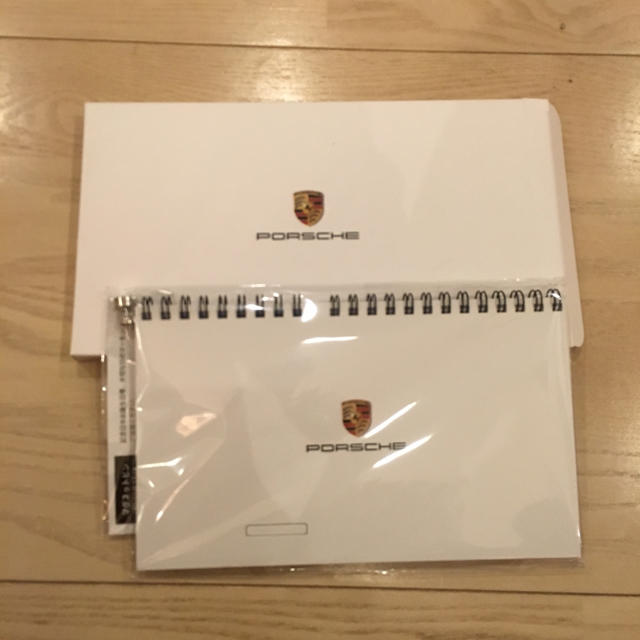 Porsche(ポルシェ)の2019 Porsche Calender 非売品 インテリア/住まい/日用品の文房具(カレンダー/スケジュール)の商品写真