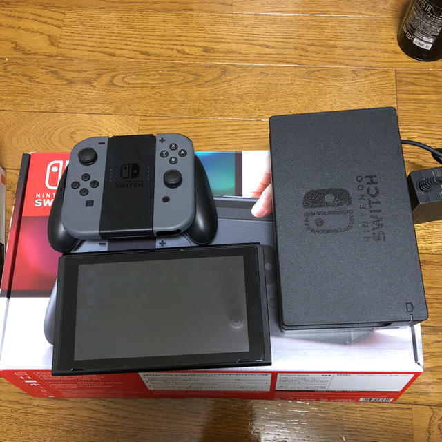 任天堂(ニンテンドウ)の任天堂 SWITCH  エンタメ/ホビーのゲームソフト/ゲーム機本体(家庭用ゲーム機本体)の商品写真