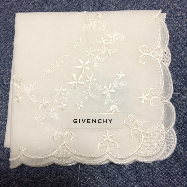 GIVENCHY(ジバンシィ)の givenchy ハンカチーフ レディースのファッション小物(ハンカチ)の商品写真