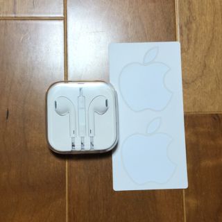 アイフォーン(iPhone)のiPhone  イヤホン  新品未開封  Appleステッカー おまけ(ヘッドフォン/イヤフォン)