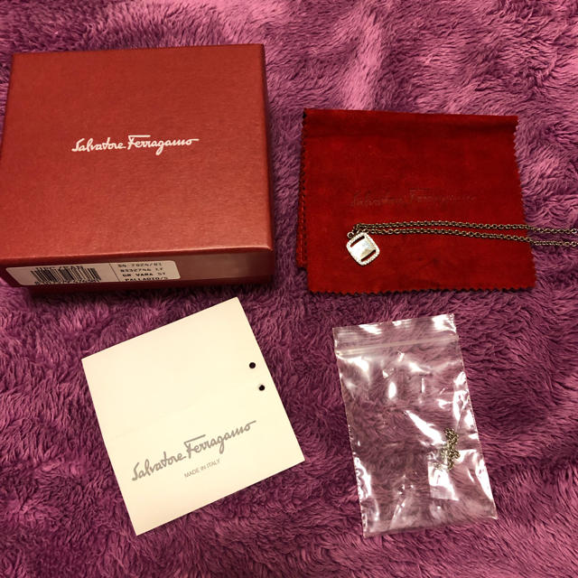 Salvatore Ferragamo(サルヴァトーレフェラガモ)のフェラガモ   ヴァラ ネックレス レディースのアクセサリー(ネックレス)の商品写真