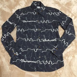 ヴィヴィアンウエストウッド(Vivienne Westwood)のVW MAN シャツ(シャツ)