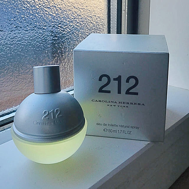 CAROLINA HERRERA(キャロライナヘレナ)の【未使用・箱付】 212 キャロライナヘレラ  香水 50ml コスメ/美容の香水(香水(女性用))の商品写真