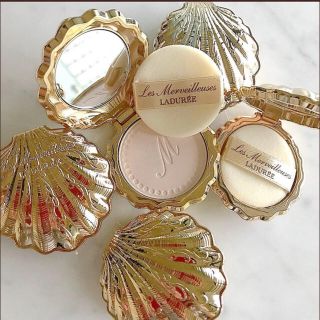 レメルヴェイユーズラデュレ(Les Merveilleuses LADUREE)のラデュレ♡プレストパウダー♡透明感(フェイスパウダー)