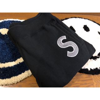 Supreme - 値下げ中‼︎supreme Slogo sweatpantの通販｜ラクマ