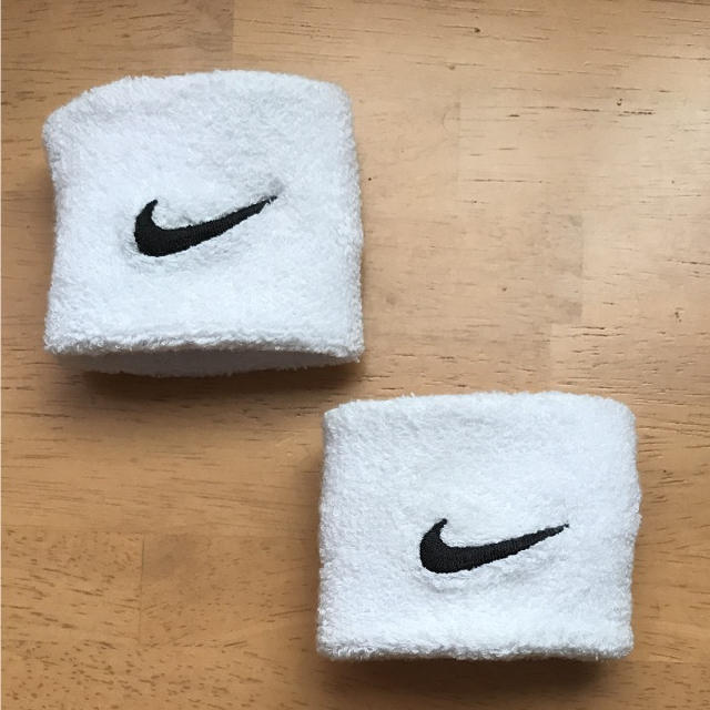 NIKE(ナイキ)のナイキ リストバンド 2個セット メンズのアクセサリー(バングル/リストバンド)の商品写真