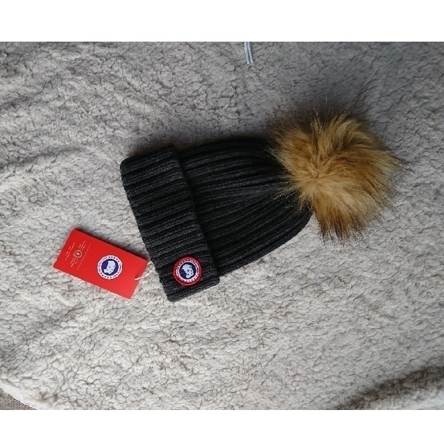 CANADA GOOSE(カナダグース)のご専用品 新品未使用 CANADA GOOSE☆ニット帽 ビーニー レディースの帽子(ニット帽/ビーニー)の商品写真