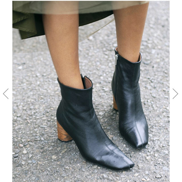 WOOD CIRCLE HEEL BOOTS