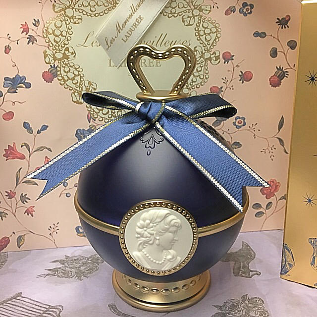 LADUREE(ラデュレ)のラデュレ ポット 限定 クリスマス チークポット コスメ/美容のキット/セット(コフレ/メイクアップセット)の商品写真