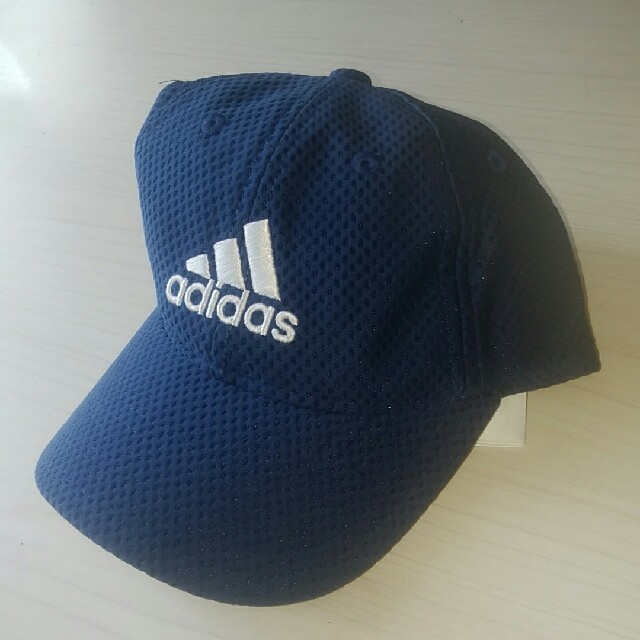 adidas(アディダス)の子供用　アディダスのキャップ キッズ/ベビー/マタニティのこども用ファッション小物(帽子)の商品写真