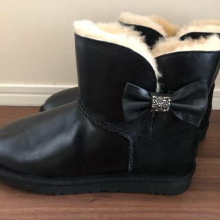 アグ(UGG)のアグ 新品UGG  レザー黒US8 24.5 25 ハワイ正規品 高級感(ブーツ)