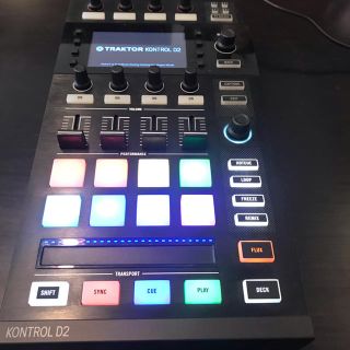 Traktor Kontrol D2(DJコントローラー)