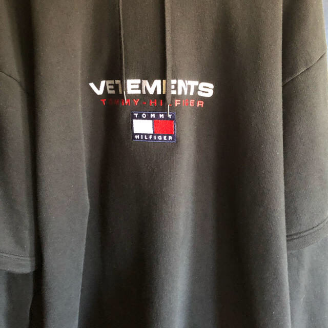 Balenciaga(バレンシアガ)のvetements TOMMY HILFIGER パーカー  メンズのトップス(パーカー)の商品写真