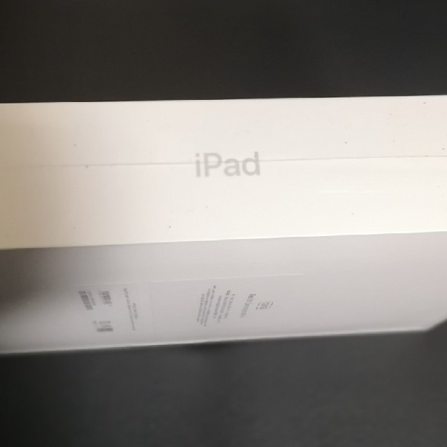 iPad(アイパッド)の新品！iPad 9.7インチ 128GB シルバー 2018年モデル スマホ/家電/カメラのPC/タブレット(タブレット)の商品写真
