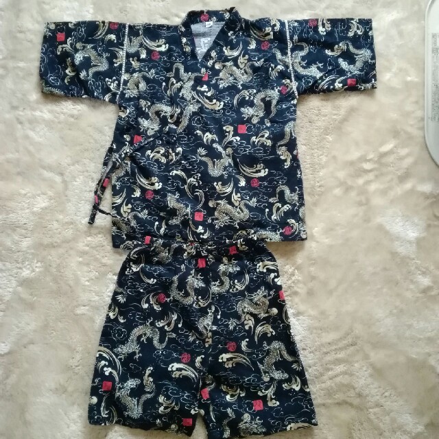 西松屋(ニシマツヤ)のキッズ　甚平　130㎝　西松屋 キッズ/ベビー/マタニティのキッズ服男の子用(90cm~)(甚平/浴衣)の商品写真