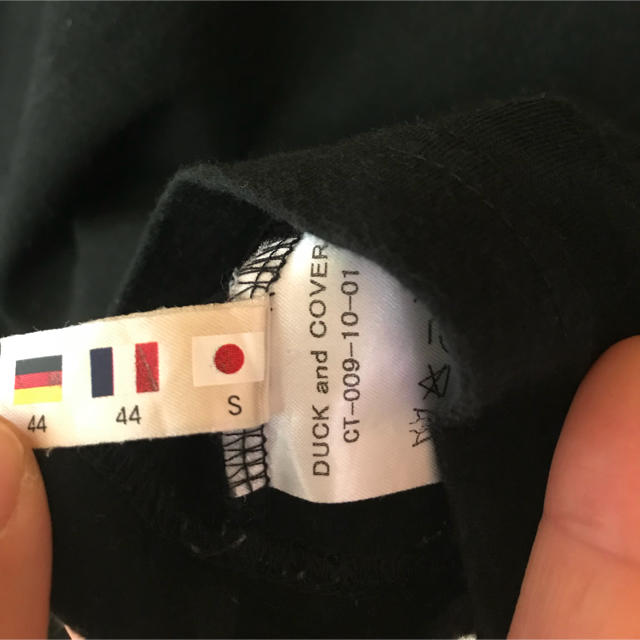 DUCK AND COVER - DUCK AND COVER Tシャツの通販 by たま's shop ...