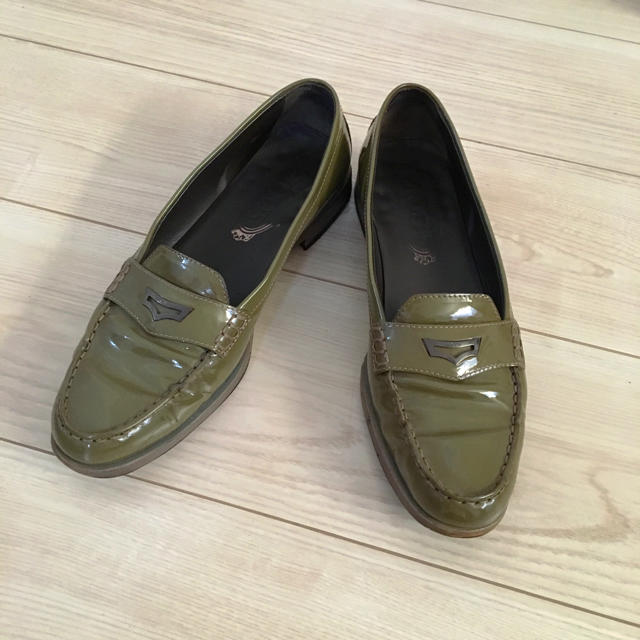 TODS エナメルローファー