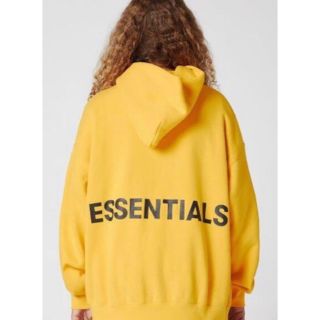 フィアオブゴッド(FEAR OF GOD)のfog essentialsパーカー 新品未使用 イエローS(パーカー)