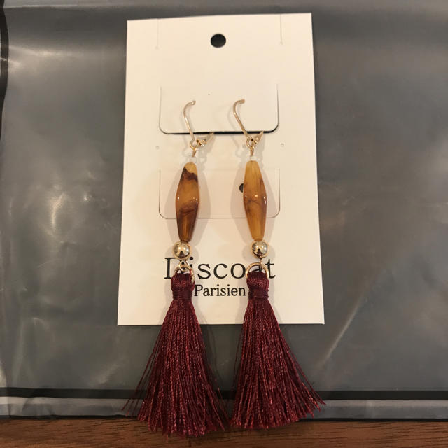 Discoat(ディスコート)の値下げ‼️新品未使用❣️Discoat Parisien フリンジ ピアス レディースのアクセサリー(ピアス)の商品写真