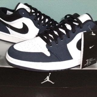 新品！エア ジョーダン１ レトロ ロー白×紺 US9.5 NIKE(ナイキ)(スニーカー)
