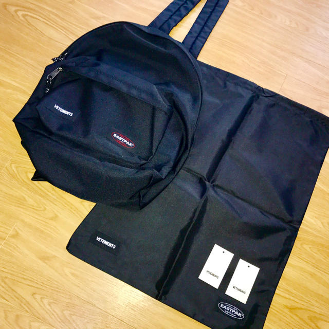 Balenciaga(バレンシアガ)の限定お値下げ！大手USEDショップ購入 ☆ vetements ★ サイズ L  メンズのバッグ(バッグパック/リュック)の商品写真