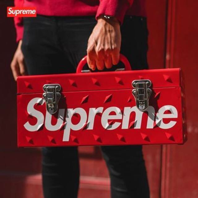 Supreme(シュプリーム)の送料込み Supreme Diamond Plate Tool Box　18aw インテリア/住まい/日用品の収納家具(ケース/ボックス)の商品写真