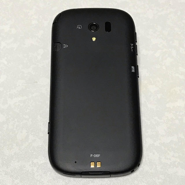 NTTdocomo(エヌティティドコモ)のドコモ らくらくスマートフォン 富士通F-06F ブラック スマホ/家電/カメラのスマートフォン/携帯電話(スマートフォン本体)の商品写真