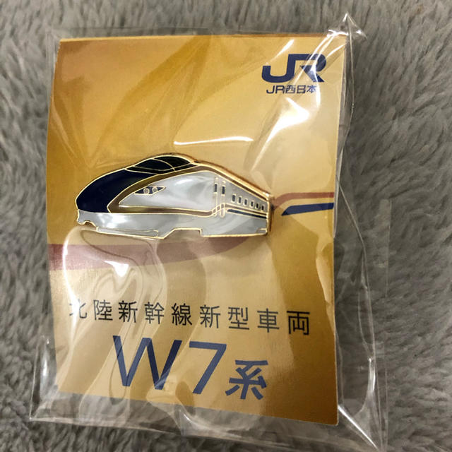 JR(ジェイアール)の非売品 北陸新幹線新型車両 W7系 ピンバッジ JR西日本 エンタメ/ホビーのテーブルゲーム/ホビー(鉄道)の商品写真