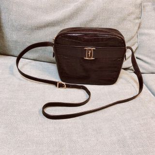 フェラガモ(Ferragamo)のフェラガモ クロコ 型押し ショルダーバッグ(ショルダーバッグ)