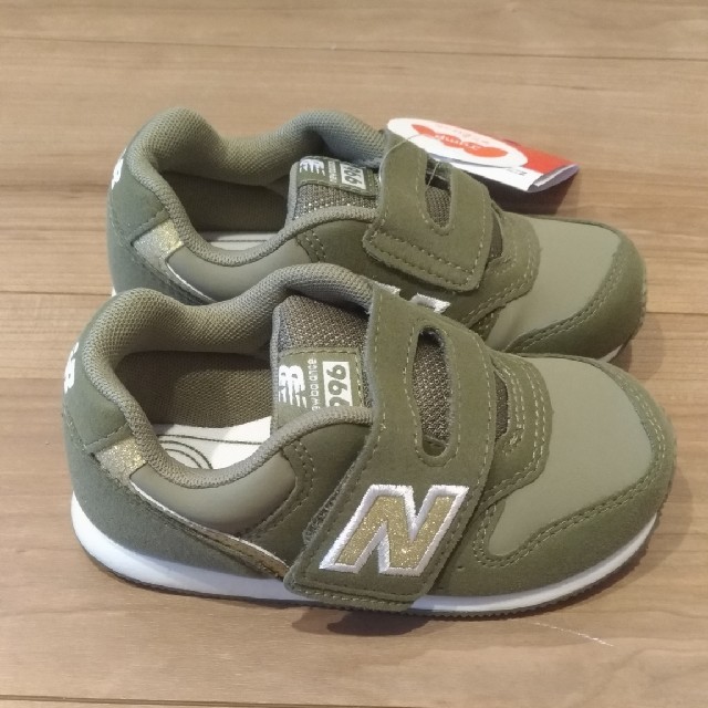 New Balance(ニューバランス)の箱なし　ニューバランス ベビー スニーカー
14.0cm グリーン/ゴールド キッズ/ベビー/マタニティのベビー靴/シューズ(~14cm)(スニーカー)の商品写真