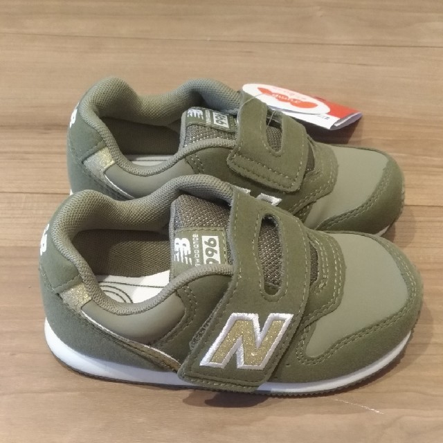 New Balance(ニューバランス)の箱あり　ニューバランス ベビー スニーカー
15.0cm グリーン/ゴールド
 キッズ/ベビー/マタニティのキッズ靴/シューズ(15cm~)(スニーカー)の商品写真