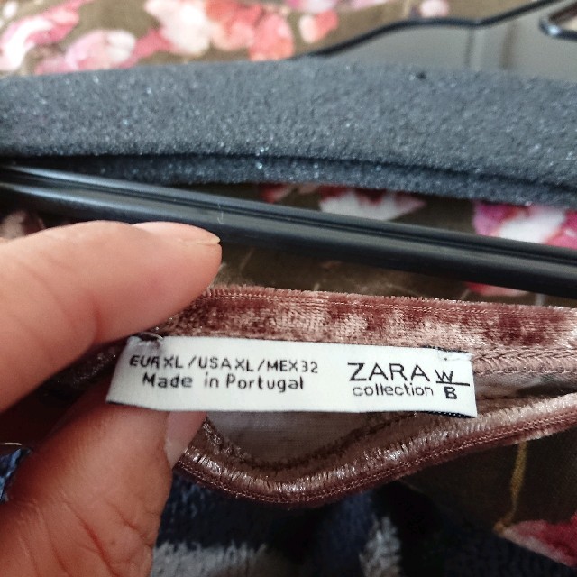 ZARA(ザラ)のザラ ZARA 花柄カットソー レディースのトップス(カットソー(長袖/七分))の商品写真