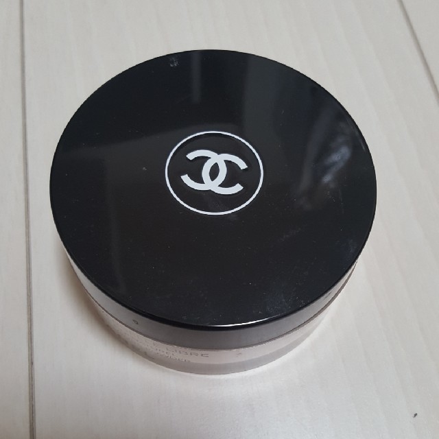 CHANEL(シャネル)のCHANEL♡プードル ユニバーセル リーブル♡ルースパウダー♡ コスメ/美容のベースメイク/化粧品(フェイスパウダー)の商品写真