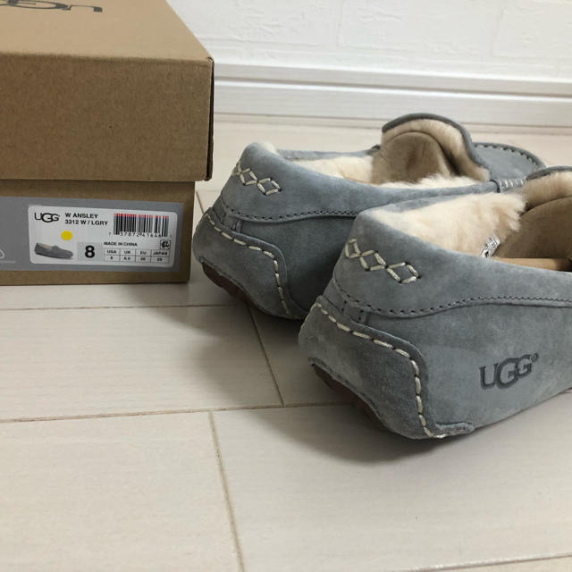 UGG(アグ)の【にのちひ様専用】US8(25.0) UGG アンスレー モカシン ライトグレー レディースの靴/シューズ(スリッポン/モカシン)の商品写真