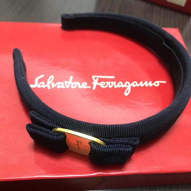 Salvatore Ferragamo(サルヴァトーレフェラガモ)のm♡m様専用 レディースのヘアアクセサリー(カチューシャ)の商品写真