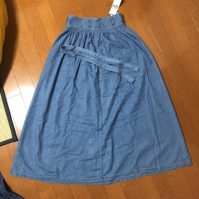 GU(ジーユー)のロング丈 デニムスカート☆タグ付き新品☆ レディースのスカート(ロングスカート)の商品写真