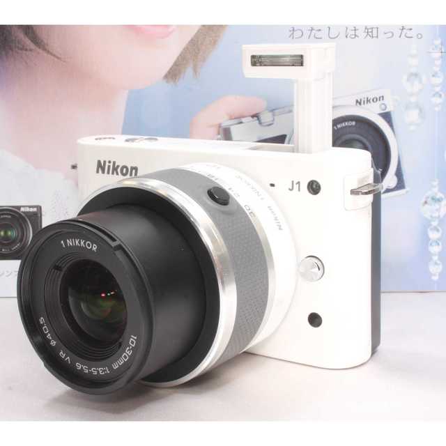 スマホ/家電/カメラ★★キュートな一眼　Nikon1 J1 ホワイトレンズキット