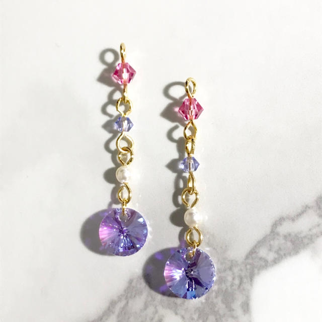 SWAROVSKI(スワロフスキー)の【Swarovski】ラプンツェル×バイオレットオーロラ✴︎ピアス&イヤリング ハンドメイドのアクセサリー(ピアス)の商品写真