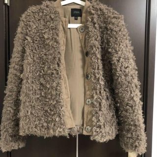 ゲス(GUESS)のGUESS フェイクファー アウター(毛皮/ファーコート)