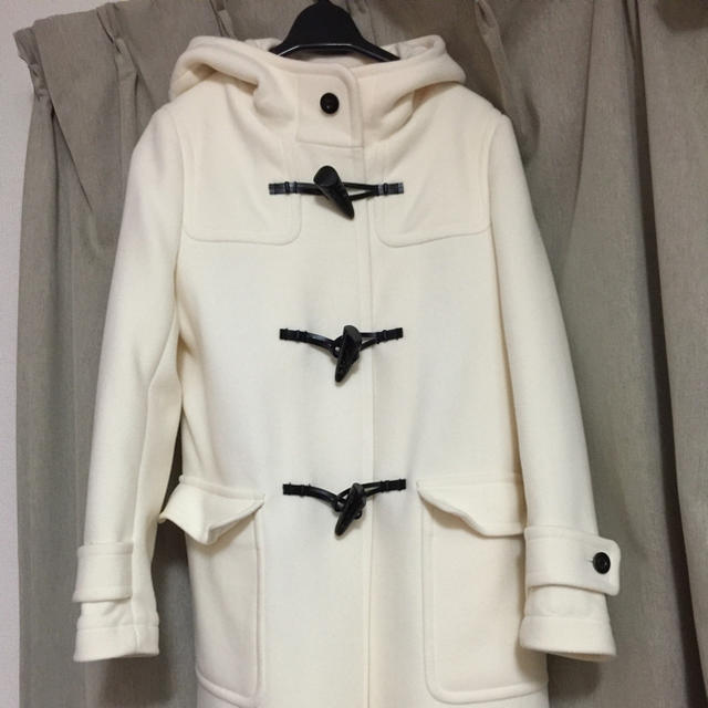 TOMORROWLAND(トゥモローランド)のマカフィー 白ダッフルコート36サイズ レディースのジャケット/アウター(ダッフルコート)の商品写真