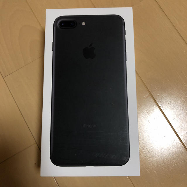 Apple(アップル)のiPhone7plus 32gb 新品未使用 ブラック スマホ/家電/カメラのスマートフォン/携帯電話(スマートフォン本体)の商品写真